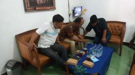 Pak jogoboyo mendampingi Tim Monitoring dari Panitikismo